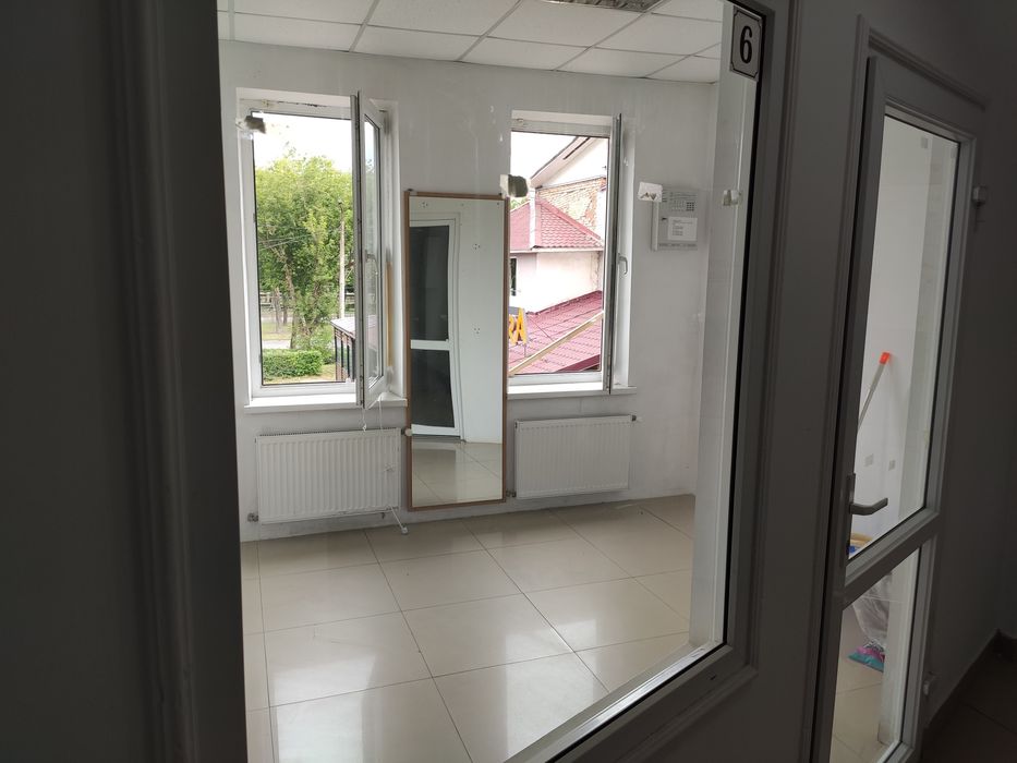 Оренда від 700 до 15 кВ.м. , офісних та торгових приміщень. Конференц