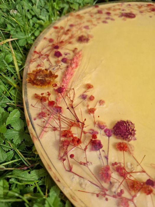 Stolik z żywicy epoksydowej żółty kwiaty zboża