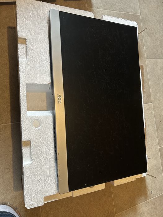 Monitor 23cal 58 cm nowy aoc