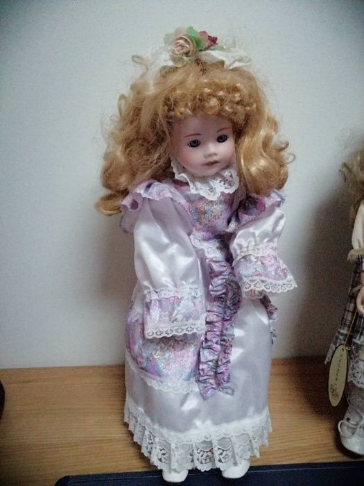 Bonecas de porcelana