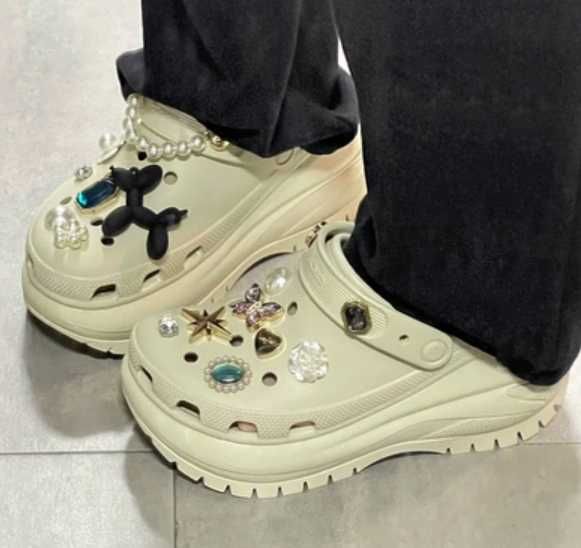 Распродажа Crocs Classic Mega Crush Bone 35-39р.