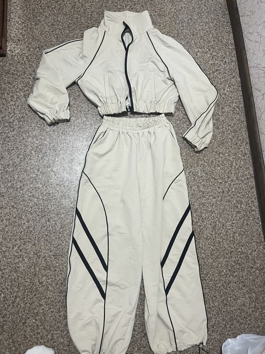 Продам гарний спортивний костюм для дівчинки