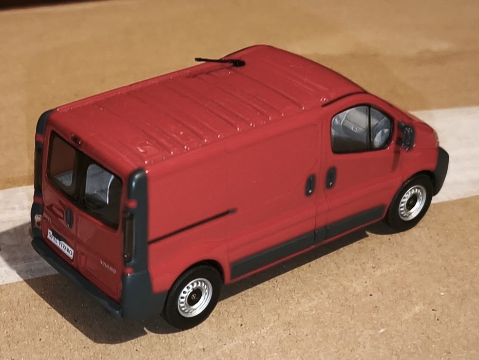 Opel Vivaro A Furgon (2001) - Minichamps 1:43