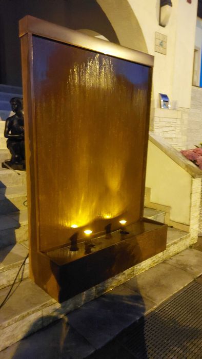 Fontanna nowoczesna ze stali corten. ściana wodna h175cm rarytas