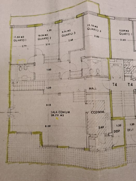 T4 Duplex, 227m², terraço, garagem fechada para 2 carros.