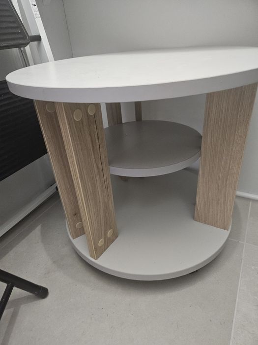 Stolik  na kółkach