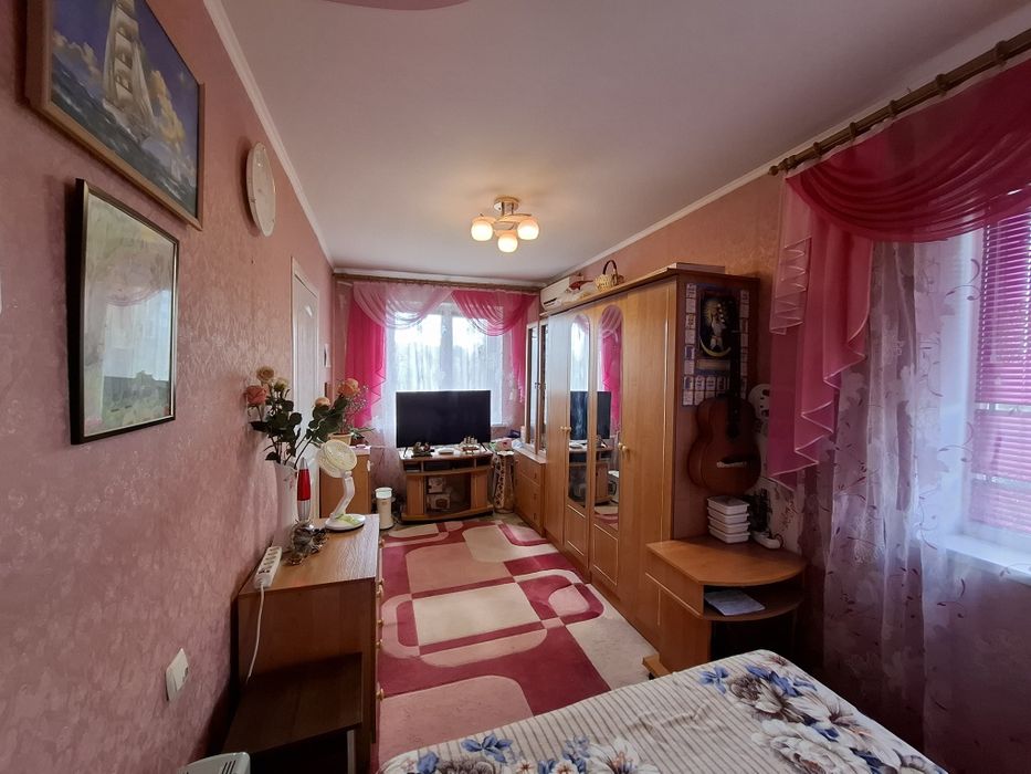 Продам 2х кімнатну квартиру біля 16 міськлікарні ( 44 квартал)+ гараж