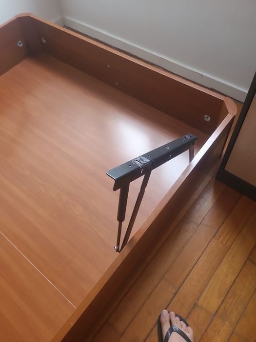 Cama baú 140X190 com pistões - SEM ESTRADO