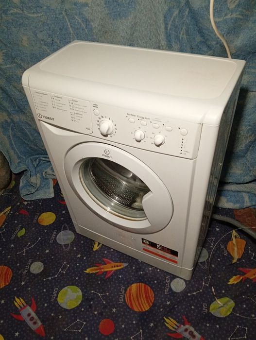 Продам стиральную машину Indesit