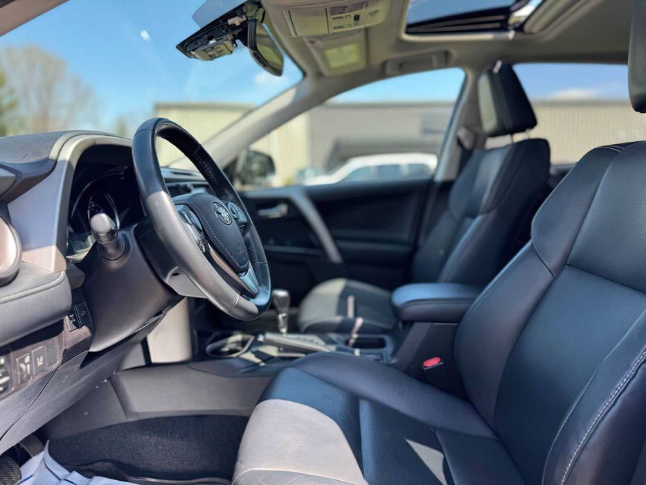 Toyota RAV4 Limited      2018