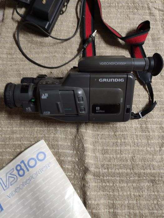 Відеокамера Grundig