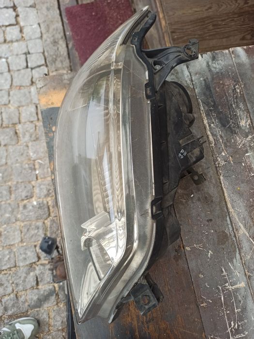 Faróis de Mazda 323  Originais de 2001