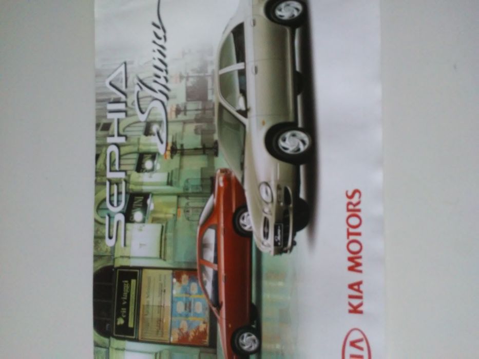 8 folderów reklamowych firmy Kia