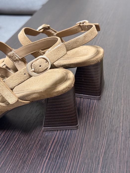 Босоніжки Stradivarius замша