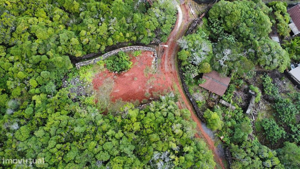 TERRENO À VENDA — Baía de Canas, Ilha do Pico (Açores)