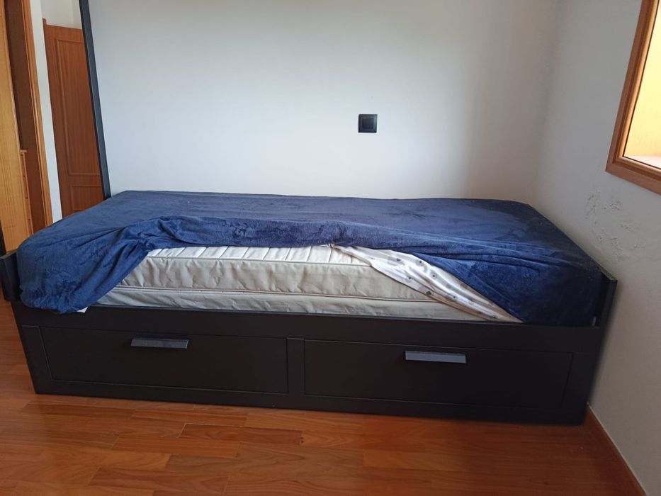 Cama Divã IKEA BRIMNES (Solteiro/Casal) + 2 Gavetões + Colchões