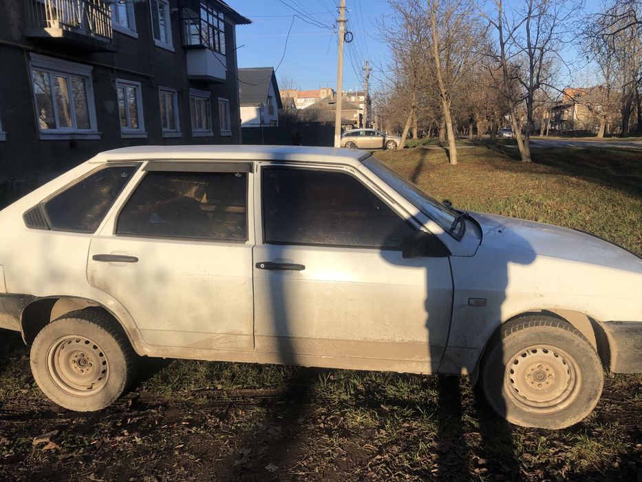 Ваз 2109 в гарному стані і на зоду. Сів і поїхав. 1989 рік