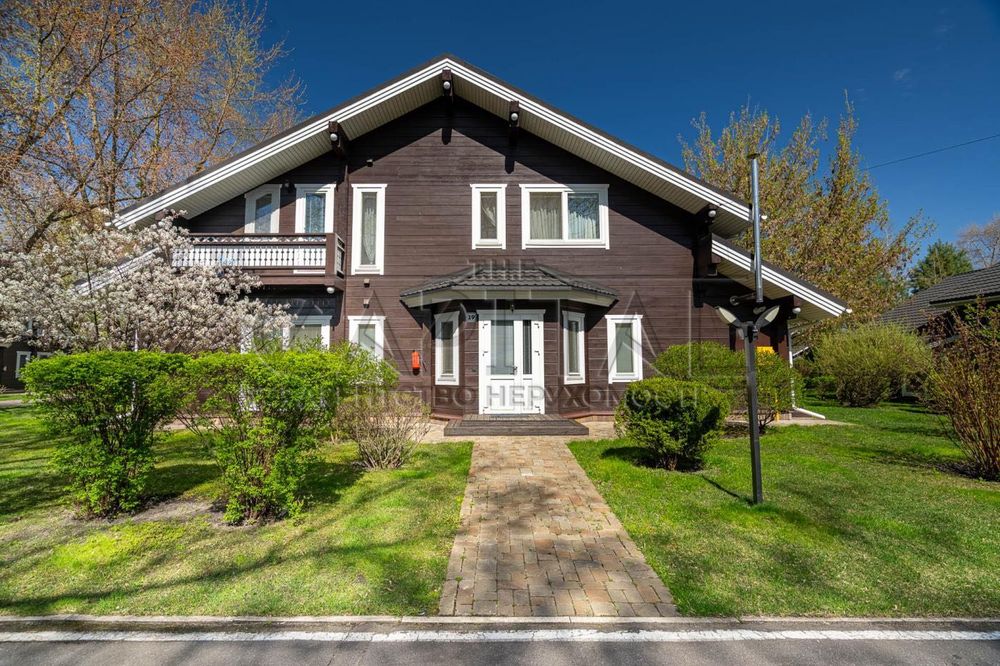 Оренда будинку з басейном у Київ Riverside Family Club