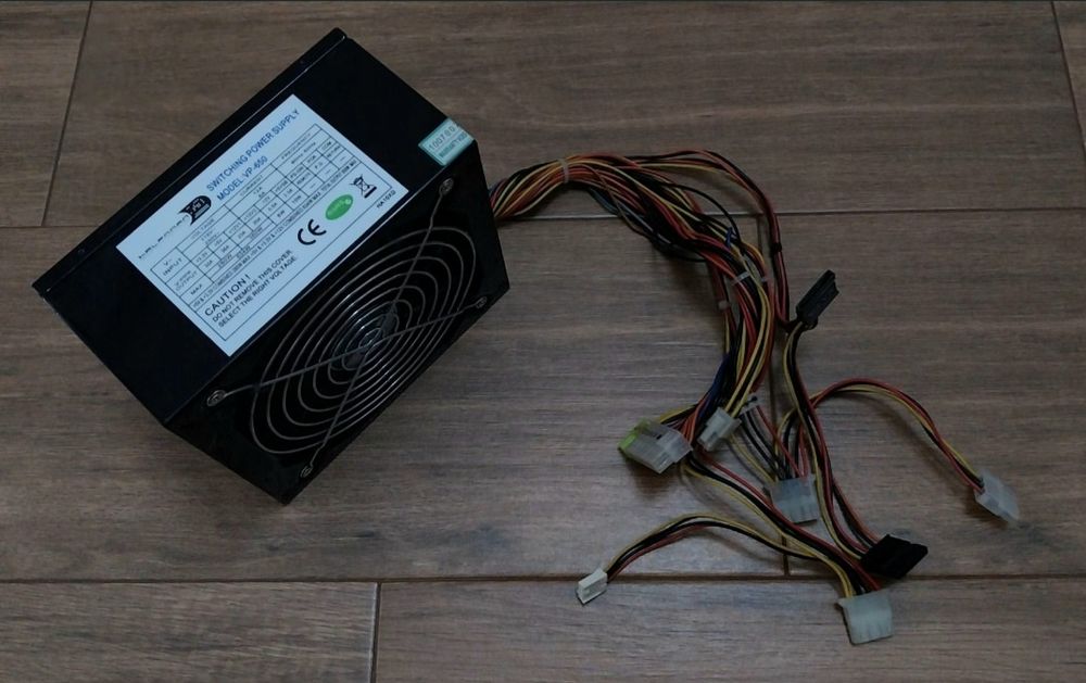 Fonte de alimentação Halfmman 650 Watts 

20 + 4 pinos