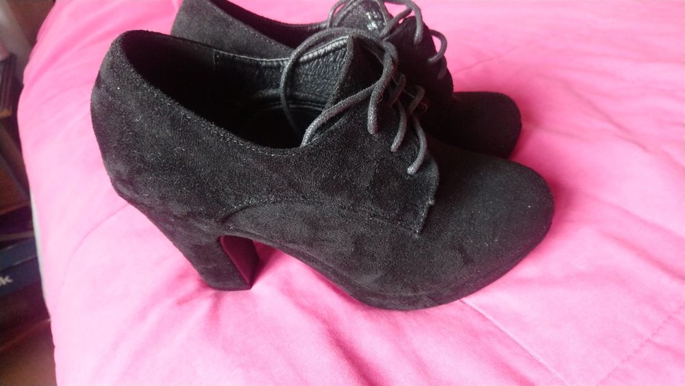 Sapatos altos tamanho 38