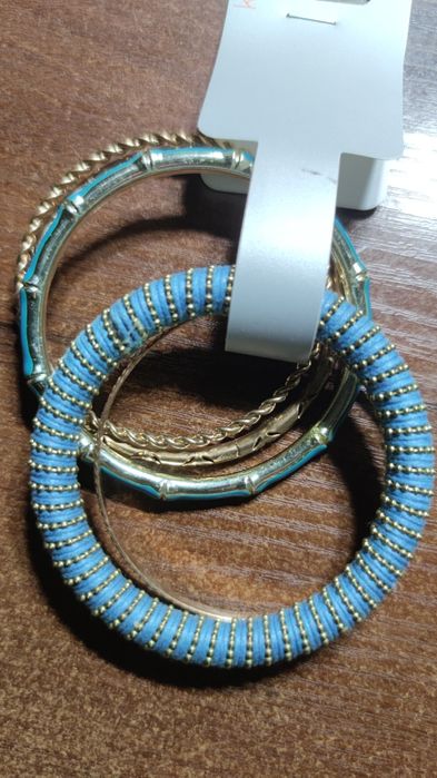 Набір браслетів.