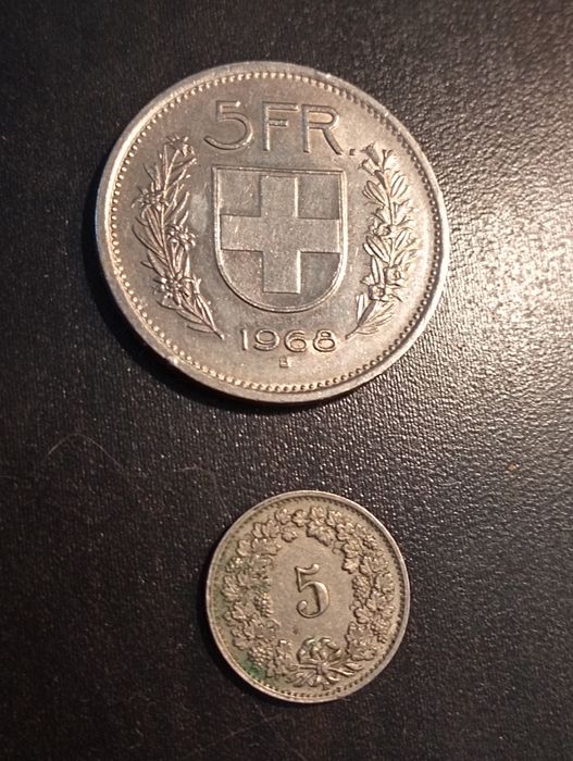 2 moedas de	5 Rappen (1944) e 5 Francos Suiços (1966) conf helvetica