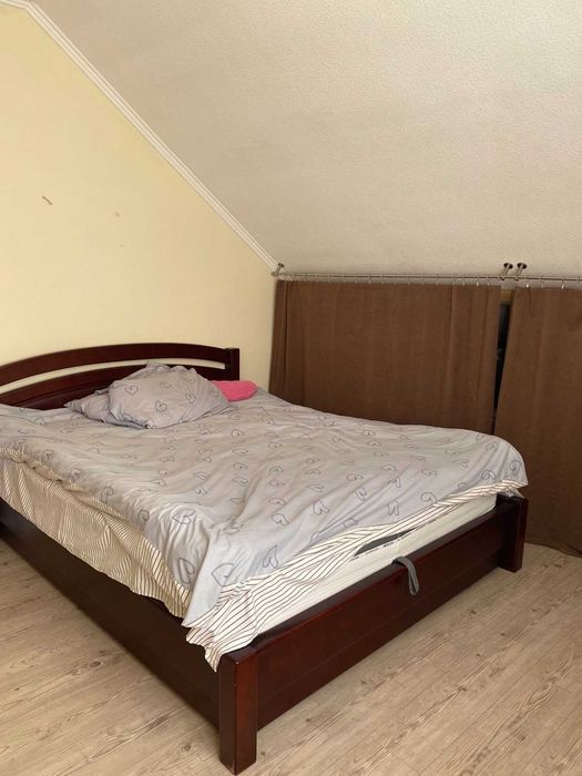 Продається просторий будинок у центрі смт. Кольчино