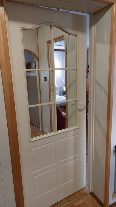 Drzwi 80 białe z lustrem