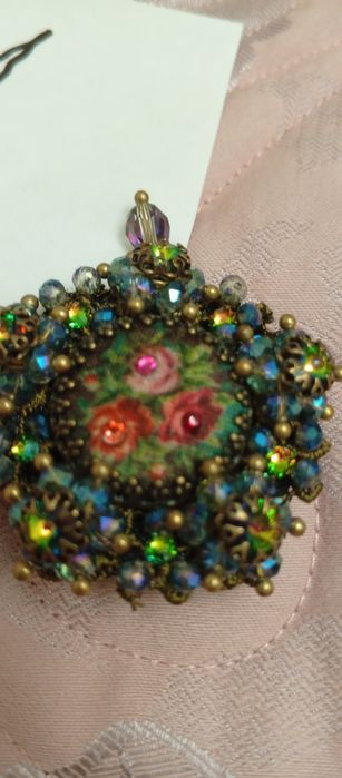 Украшения,колье и брошь.