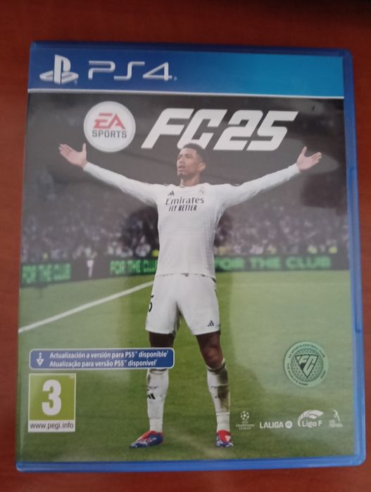 PS4 with 2 controllers and 6 games64354219193858124