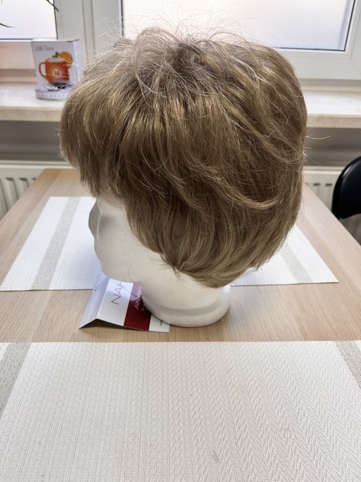 Peruka ciemny blond nowa
