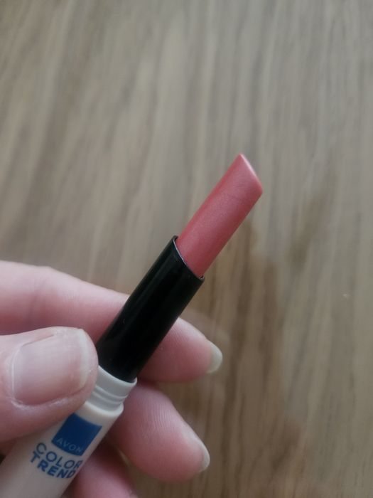 Pomadka Avon nawilżająca jak aksamit pinky chlor trend