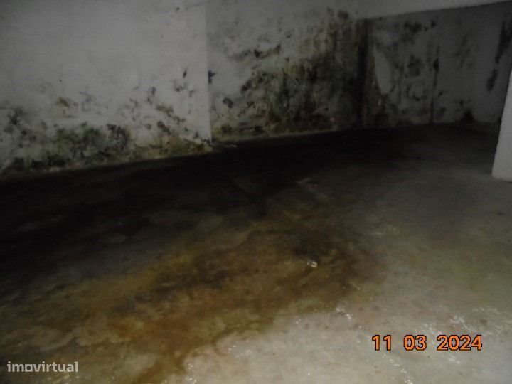 Armazém com 400 m2 junto ao Pingo Doce da Guarda Gare