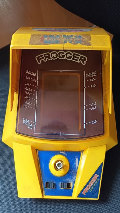 Retro gra na baterie  i zasilacze FROGGER
