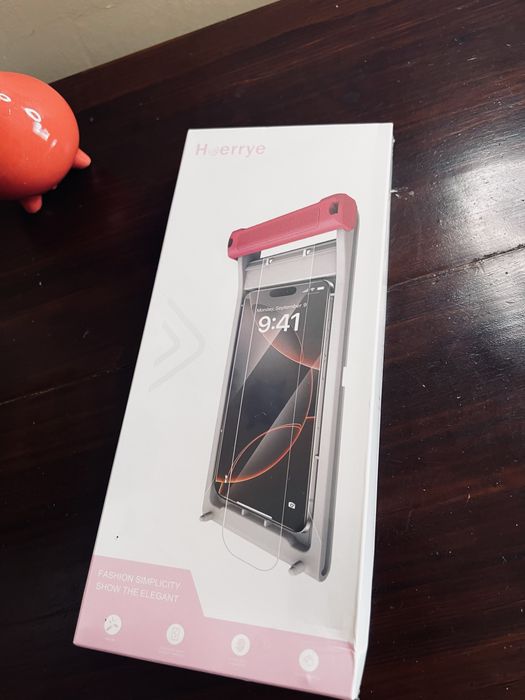 захисне скло бренду Hoerrye для iPhone 17 Pro Max.
