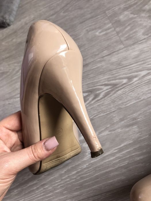 Продам лакові туфлі