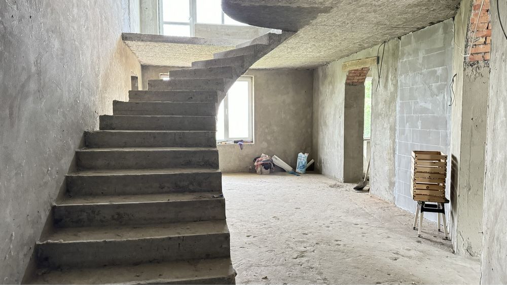 Продається двоповерховий будинок, с. Барвінок, вул. Виноградна!