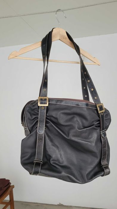 Mala de ombro senhora, em pele, marca Tous.