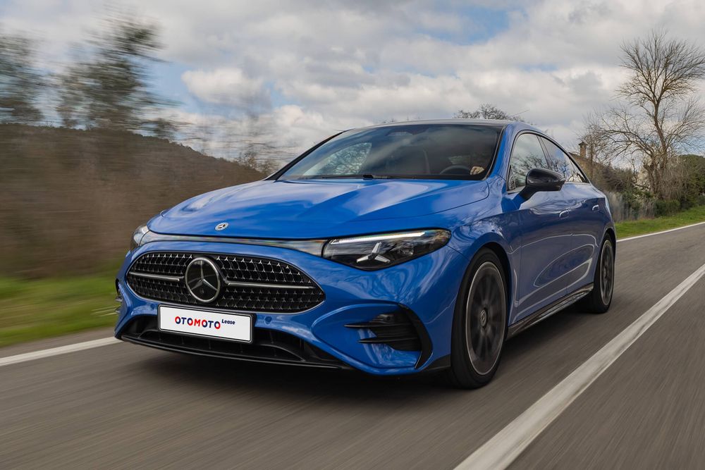 MERCEDES-BENZ CLA Sedan
