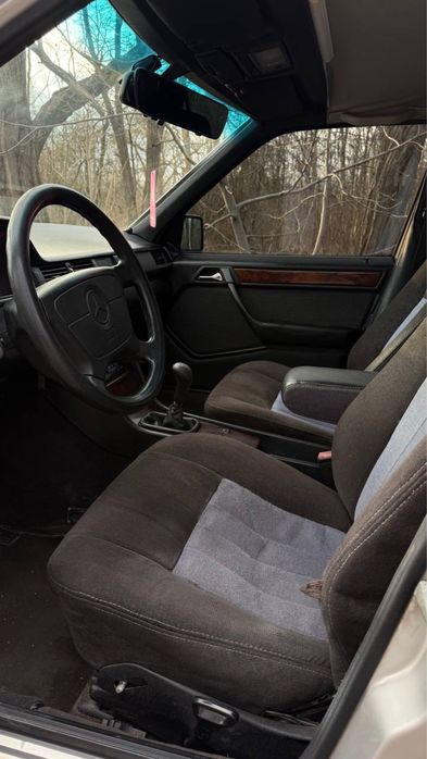 Продам MERCEDES 124