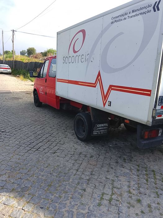 Ford Transit caixa fechada 7 lugares