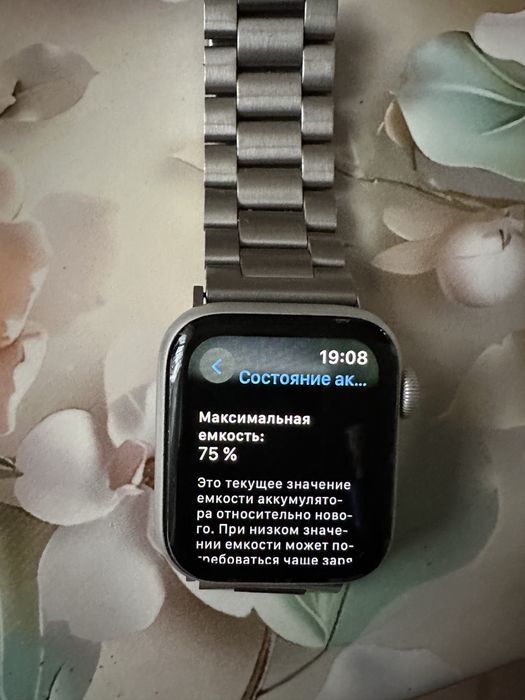 Продам Apple Watch Series 4