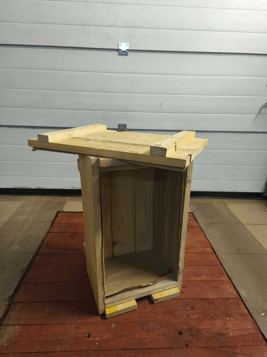 Skrzynia drewniana z wiekiem