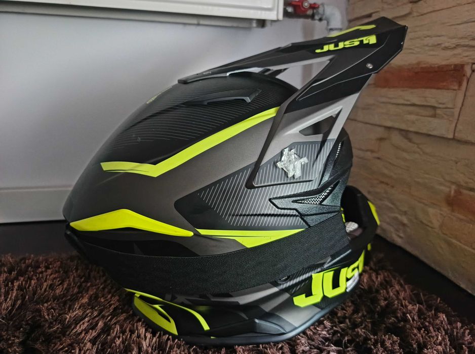 Kask Just z goglami