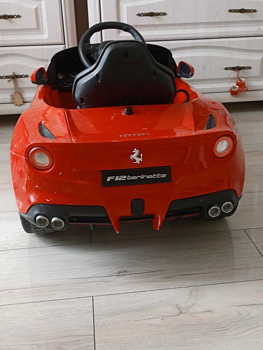 Samochód dla dzieci ferrari.