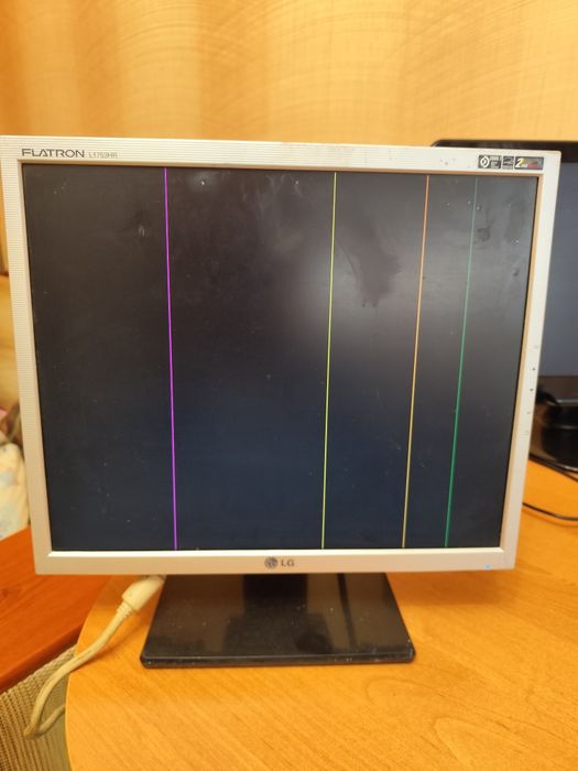 Продам монитор LG Flatron L1753HR