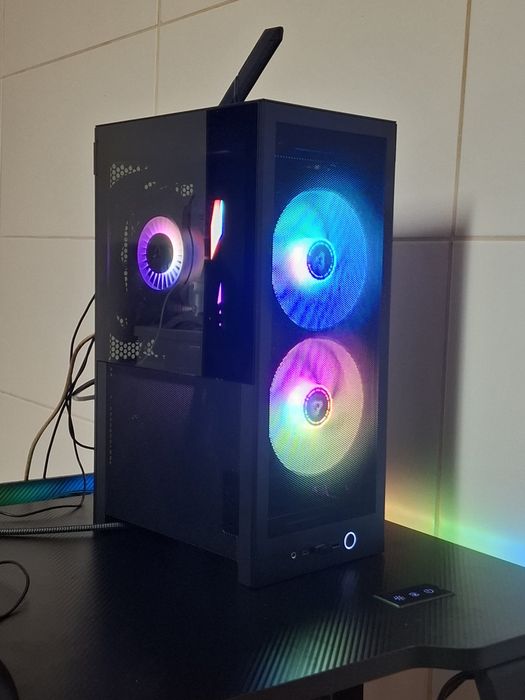 pc gaming ITX - ryzen 7 9700X - RX 9070 XT - 32GB - 4TB
