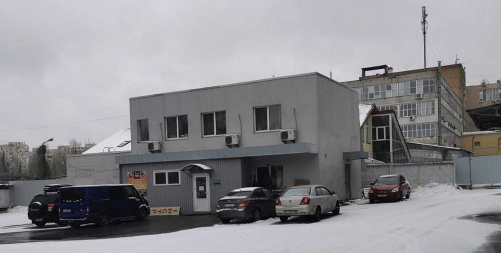 Окремо розташована офісно-складська будівля 4920 м²