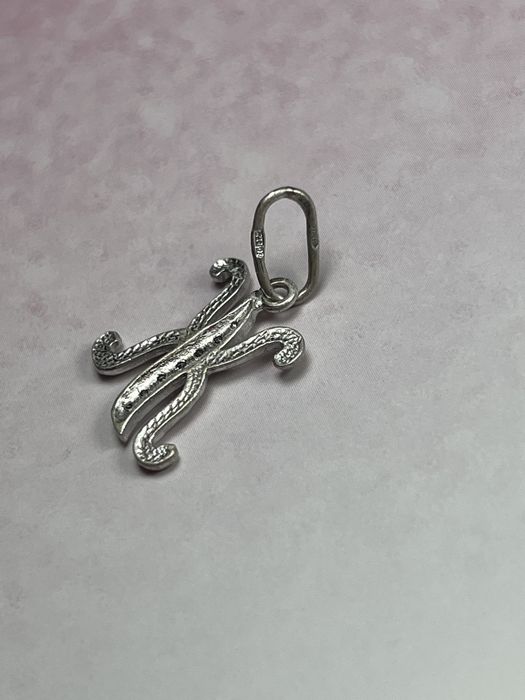 Срібна буква Ж