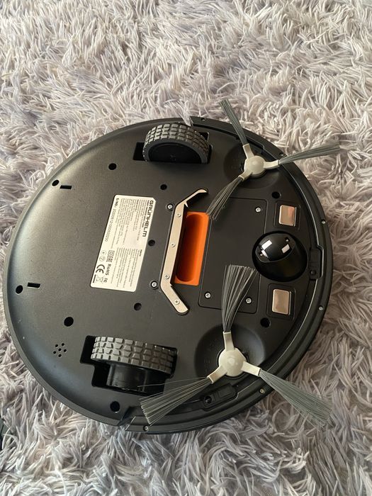 Робот пилосос Grunhelm